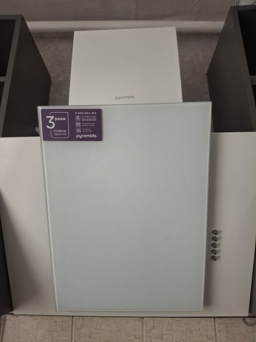 Витяжка Pyramida