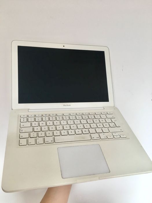 Macbook Apple biały 13'', 2010 rok