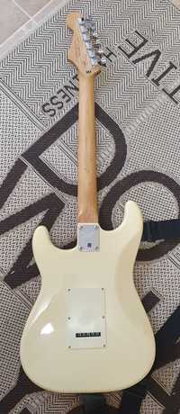 Электрогитара Squire by Fender Sonic Stratocaster HT MN Arctic White