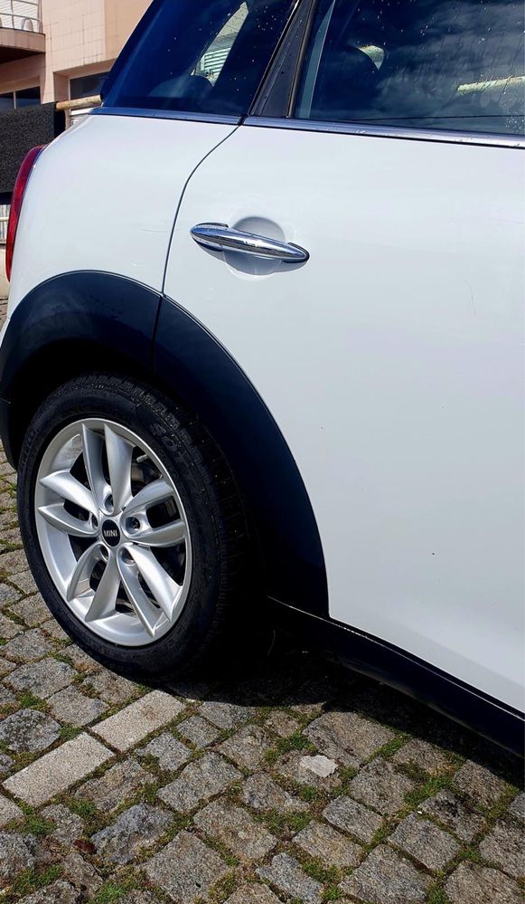 4 jantes Mini com pneus de neve