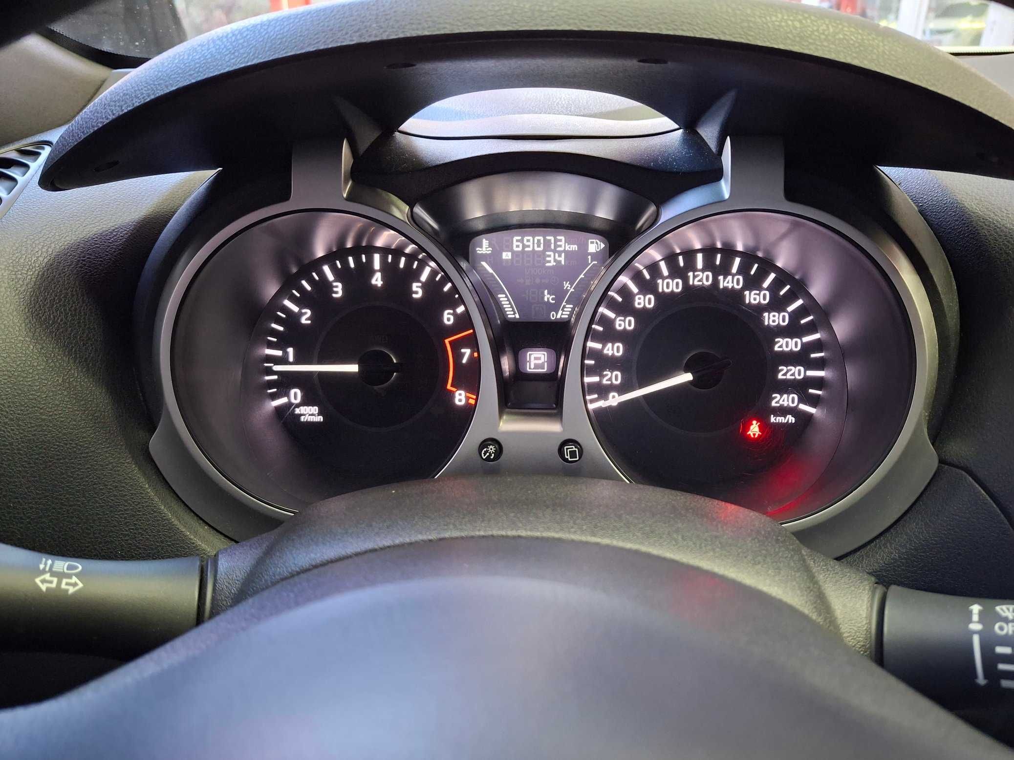 Автомобіль Nissan Juke 2019 року
