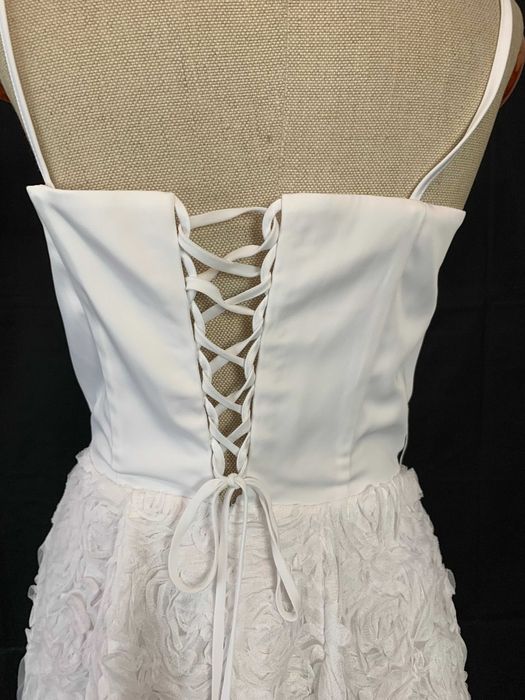 Nowa zjawiskowa krótka suknia ślubna 40 L cywilny panieński kwiaty 3D