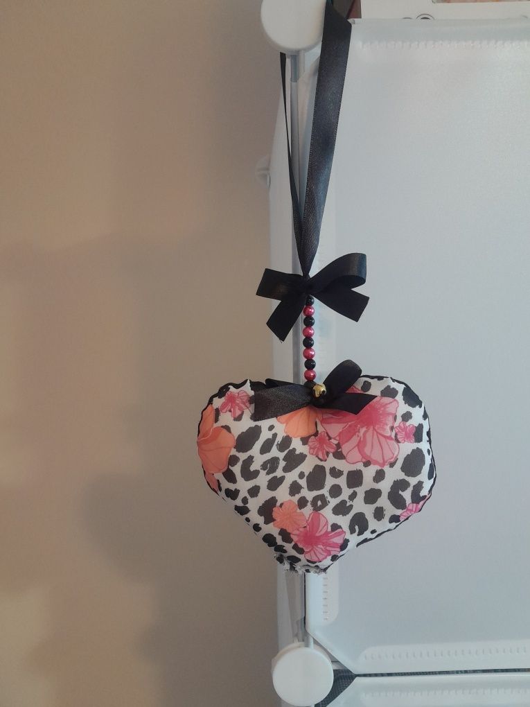 Nowa zawieszka na ścianę panterka z kwiatami Serduszko 12cm