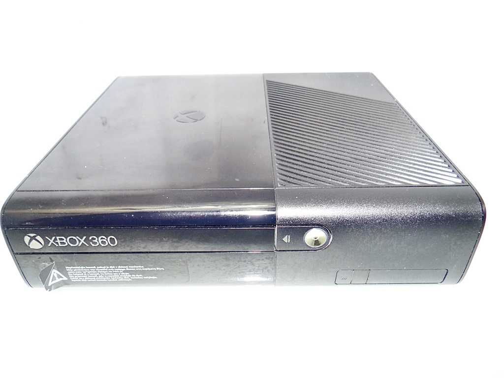 Konsola Microsoft Xbox 360 E 250 GB / Pad / 4 gry / Eko Komis