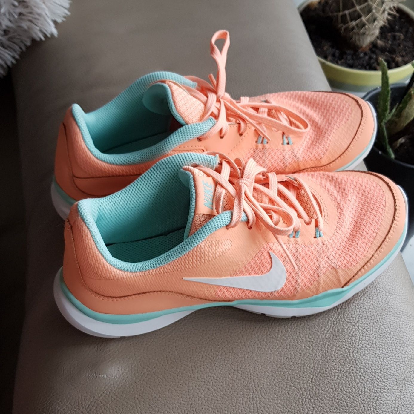 Buty Nike flex piękna morela 37.5