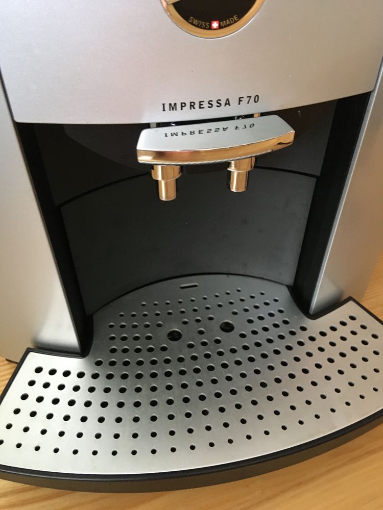 Jura F70 Ekspres do kawy z młynkiem 8950 kaw