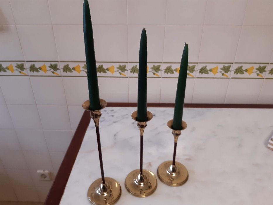 3 elegantes castiçais, anos 90, marca portuguesa Valsan, inclui velas