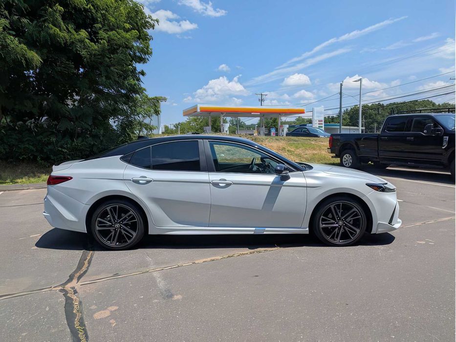 Toyota Camry      2025