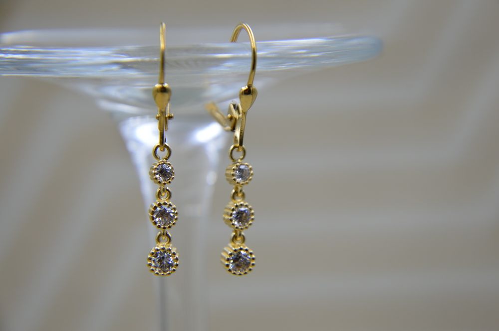 Złote kolczyki wiszące bigiel z cyrkoniami biżuteria na prezent święta