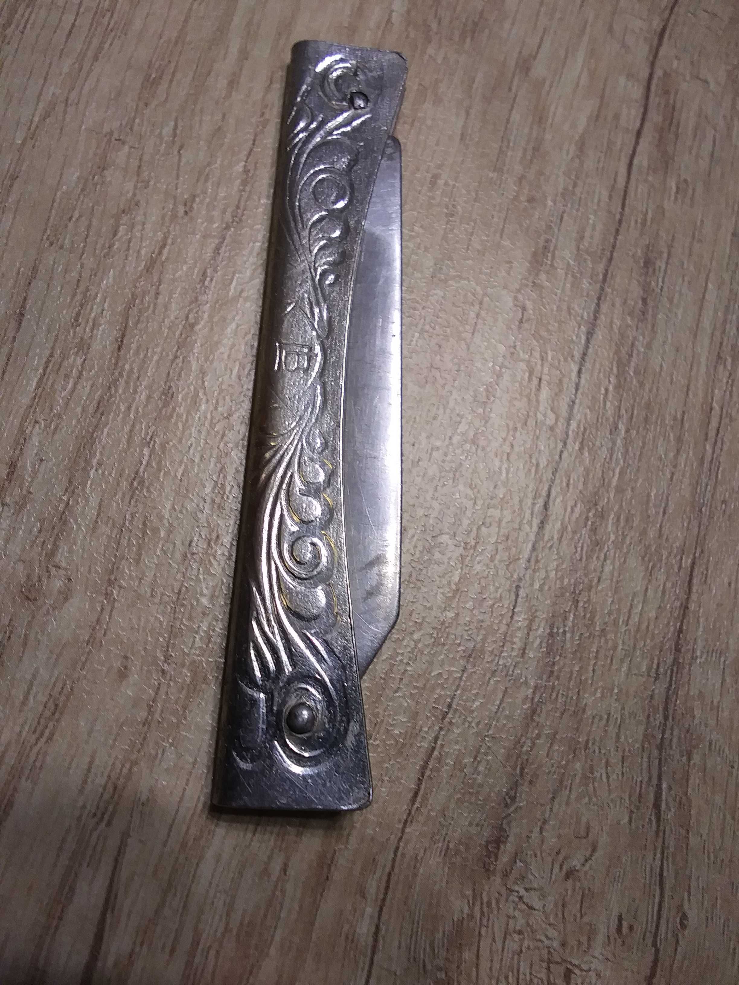 Stary scyzoryk kieszonkowy składany nóż nożyk metalowy CCCP ZSRR PRL
