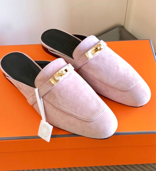 Hermès Mule Suede Rosa com Fivela Kelly