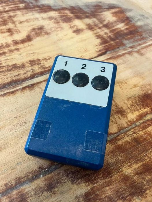 Brama garażowa 3x3 elektryczna panelowa segmentowa rolowana przemysłow