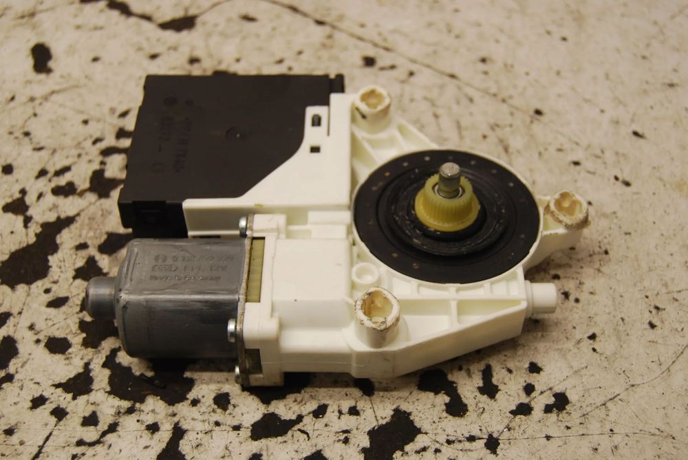 SILNICZEK SZYBY PRAWY PRZÓD PRZEDNI 1K0959792G 1K4837402N VW PASSAT B6 GOLF V JETTA