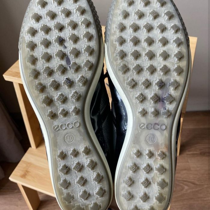 Кросівки лаковані жіночі ecco 40