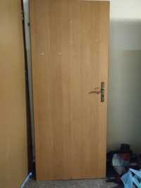 Drzwi zewnętrzne 80tki  (bez oscieżnicy) z mieszkania, Prawe, 84cm sze