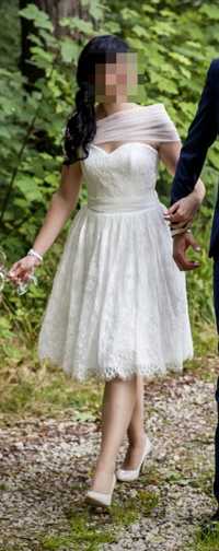 Śliczna, koronkowa suknia ślubna w kolorze ivory