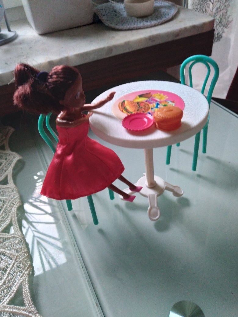 Mebelki dla lalki stolik krzesełka