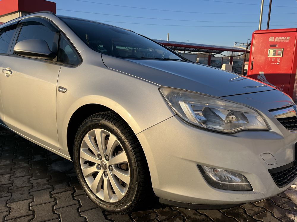 Opel Astra J Sport Touer 2012