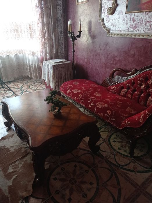 Стол журнальный классического стиля красное дерево.