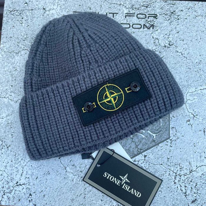 Шапка Stone Island серая с патчем стон айленд