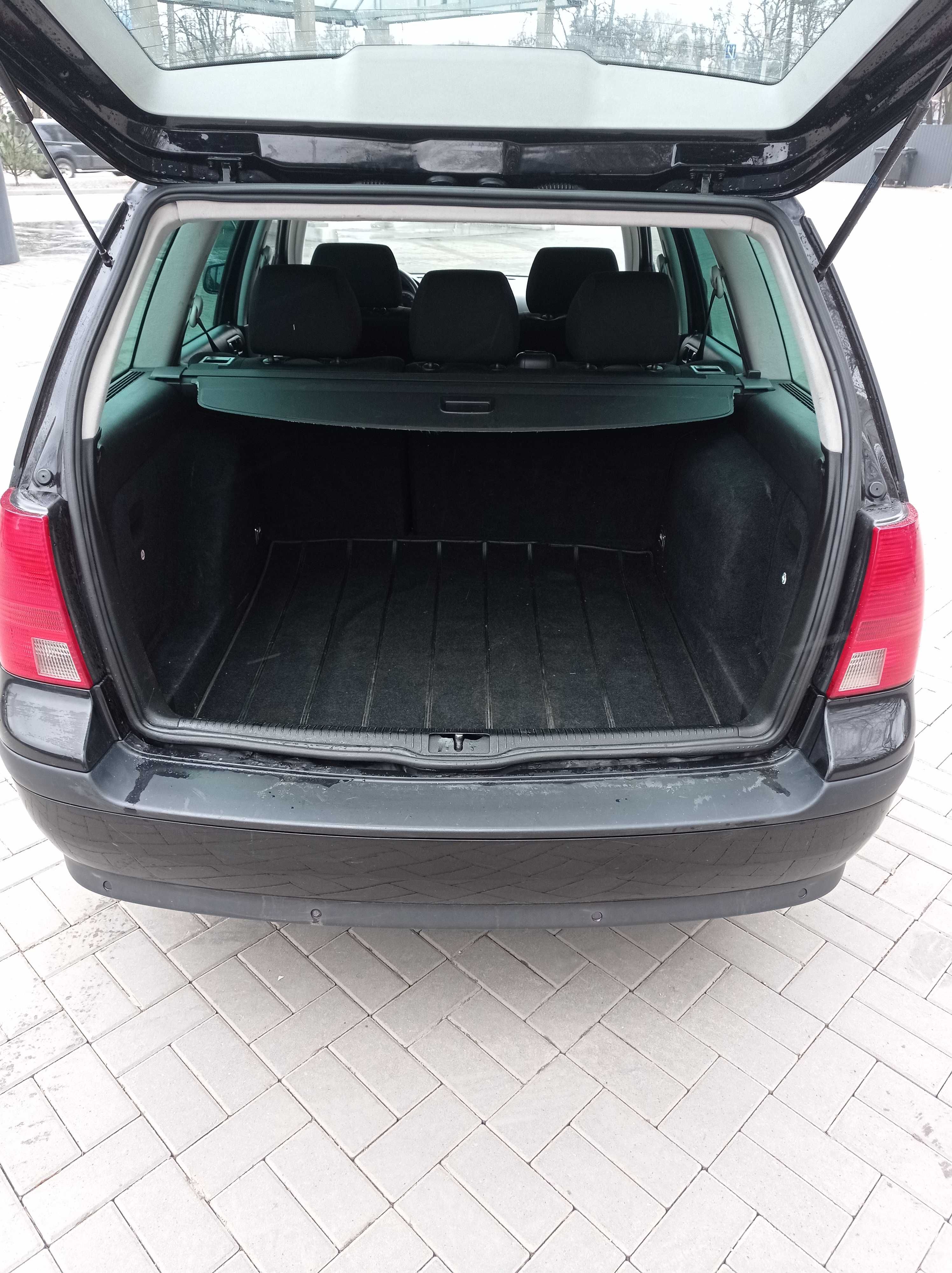 Volkswagen Golf 4 2006 бензин 1.6, 16 кл