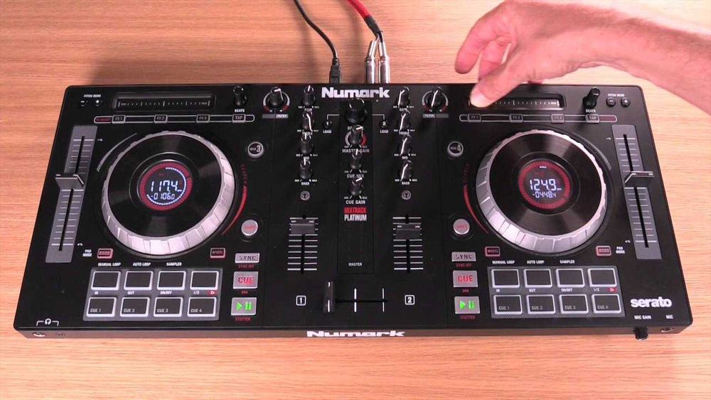 Numark MixTrack Platinum DJ Controller  терміново!