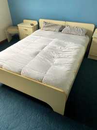 Conjunto cama + mesinhas de cabeceira + cómoda + armário + banco
