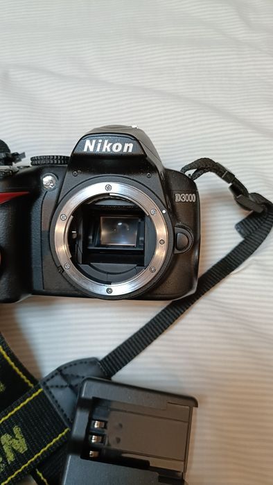 Câmara Nikon D3000