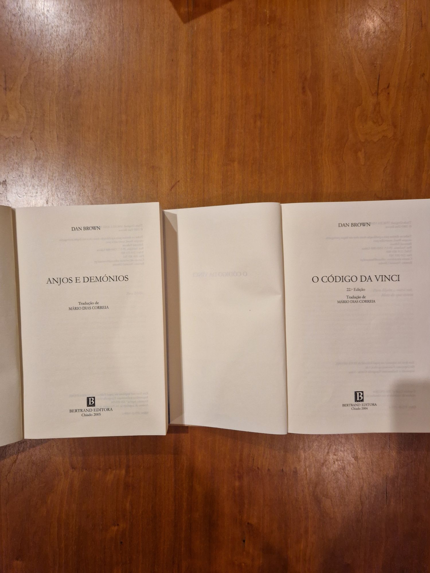 Dois livros de Dan Brown - "O Codigo Da Vinci" e " Anjos e Demónios"