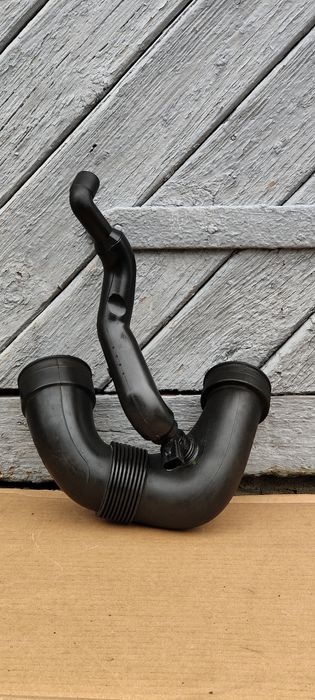 Патрубок w203 c200 в203 om611 (оригінал Mercedes-Benz)

Ст