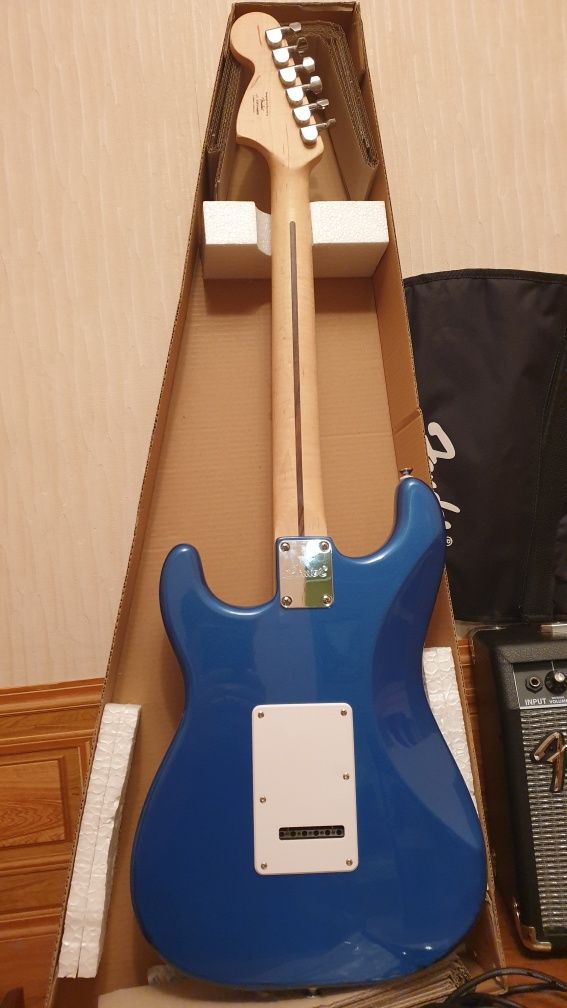 Гітарa SQUIER by FENDER Affinity STRATOCASTER HSS + комбік Fender 15g