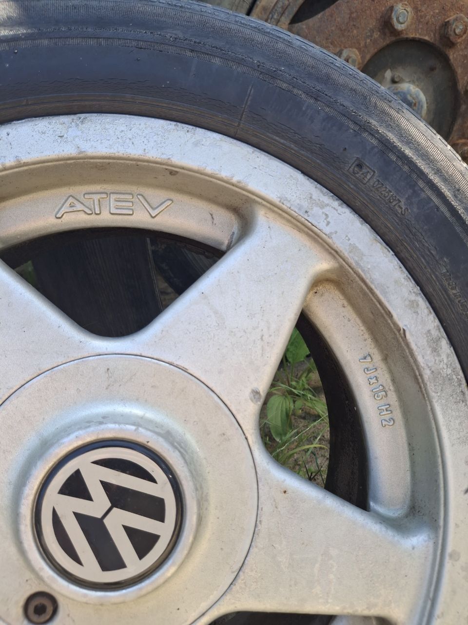 Продам комплект дисків з резиною azev 195/60/ r15 4x100 7j x 15 H2