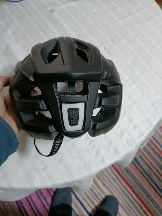 Capacete ciclismo Giant com luz