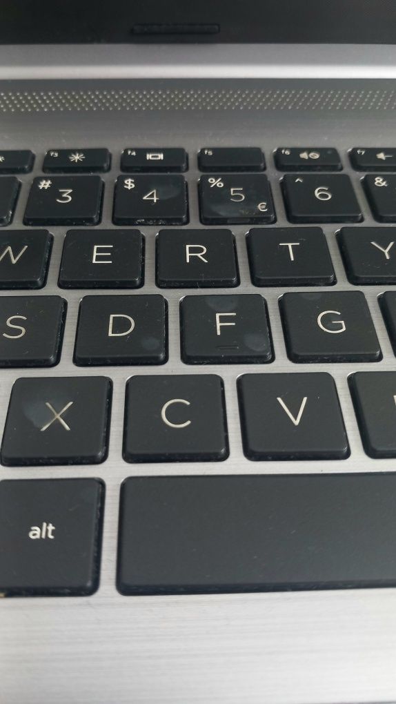 Laptop HP srebrny