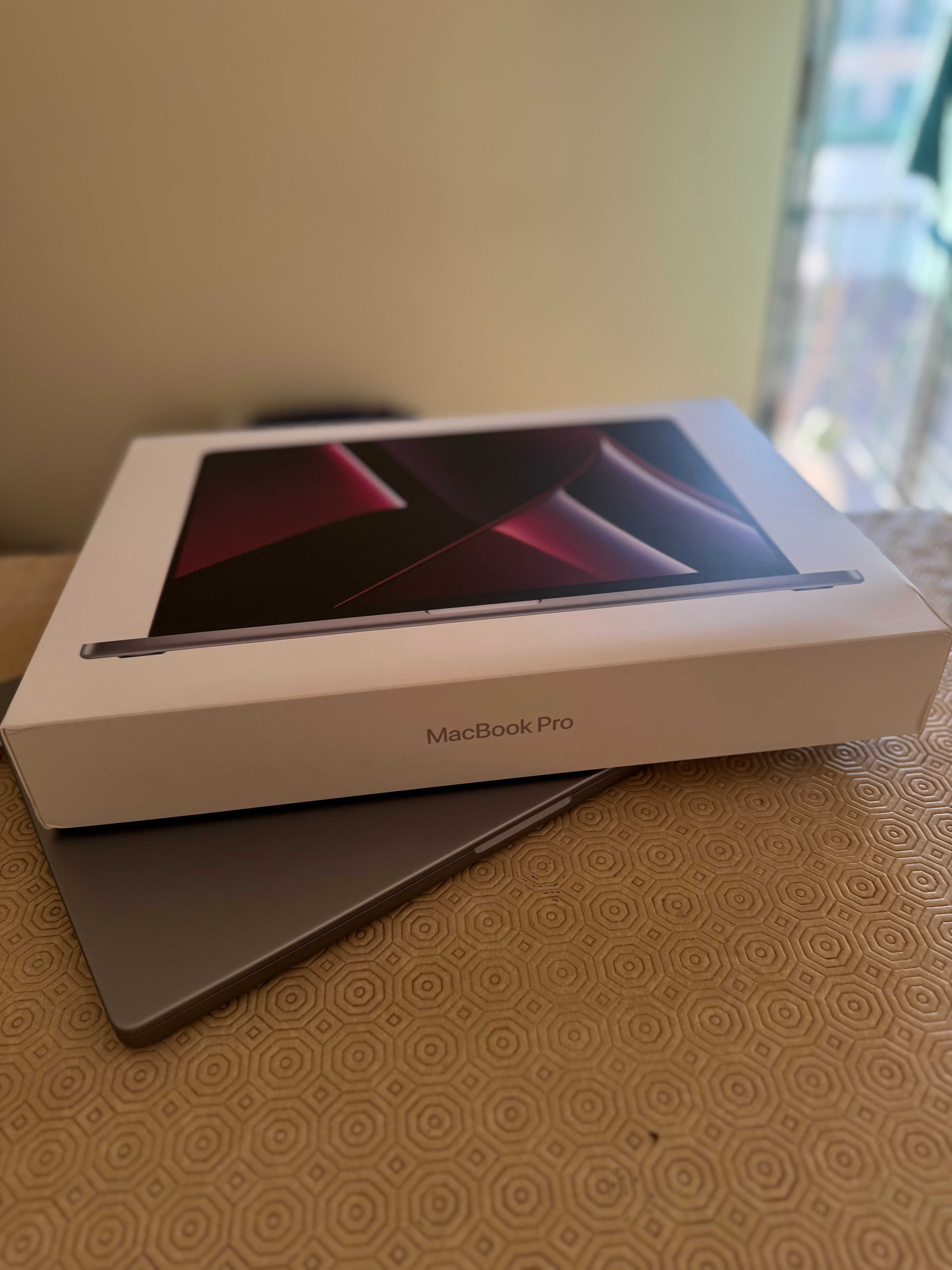 Macbook Pro M2 16 Gb RAM 16" 500 Gb SSD