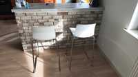 Dwa białe krzesła barowe / hokery / 77 cm