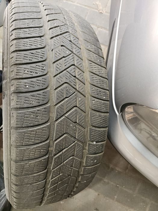 Opony zimowe 235/60/18 Pirelli