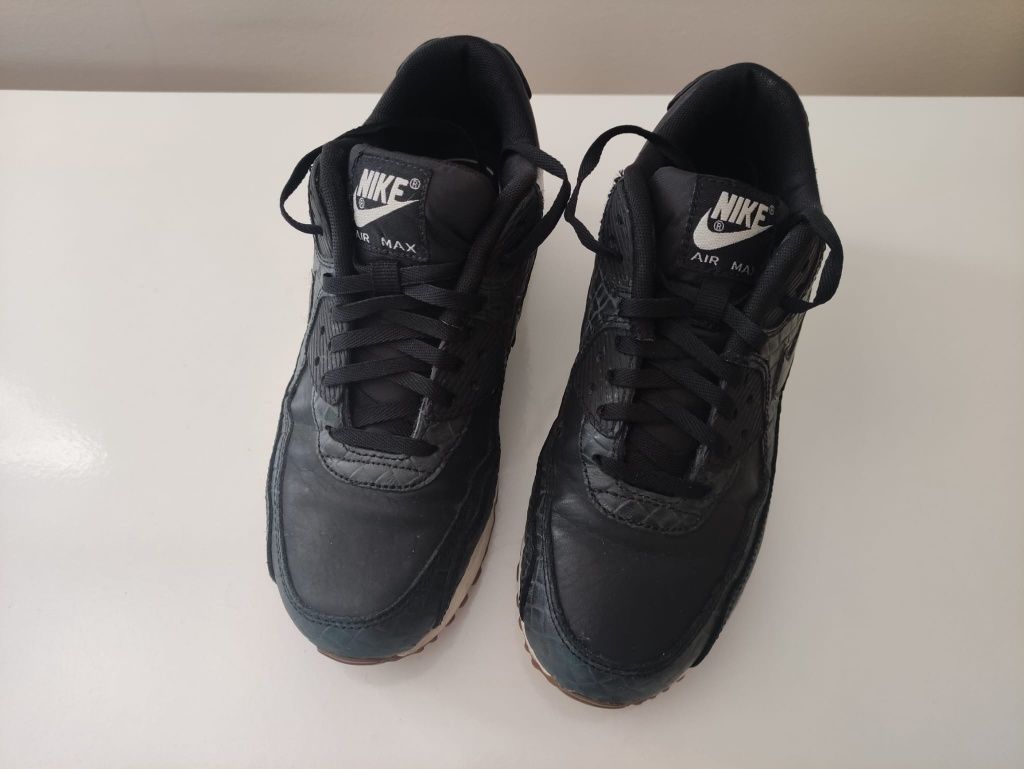 Ténis  pretos Nike Air Force tamanho 38