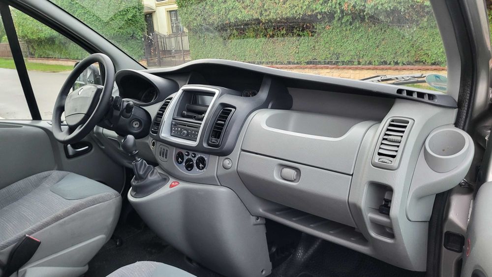 Wynajem Renault Trafic 9-osobowy