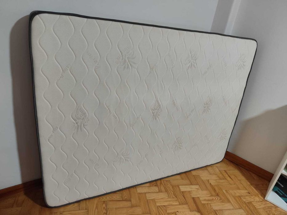 Colchão de 195x140 cm em ótimo estado em Figueira da Foz