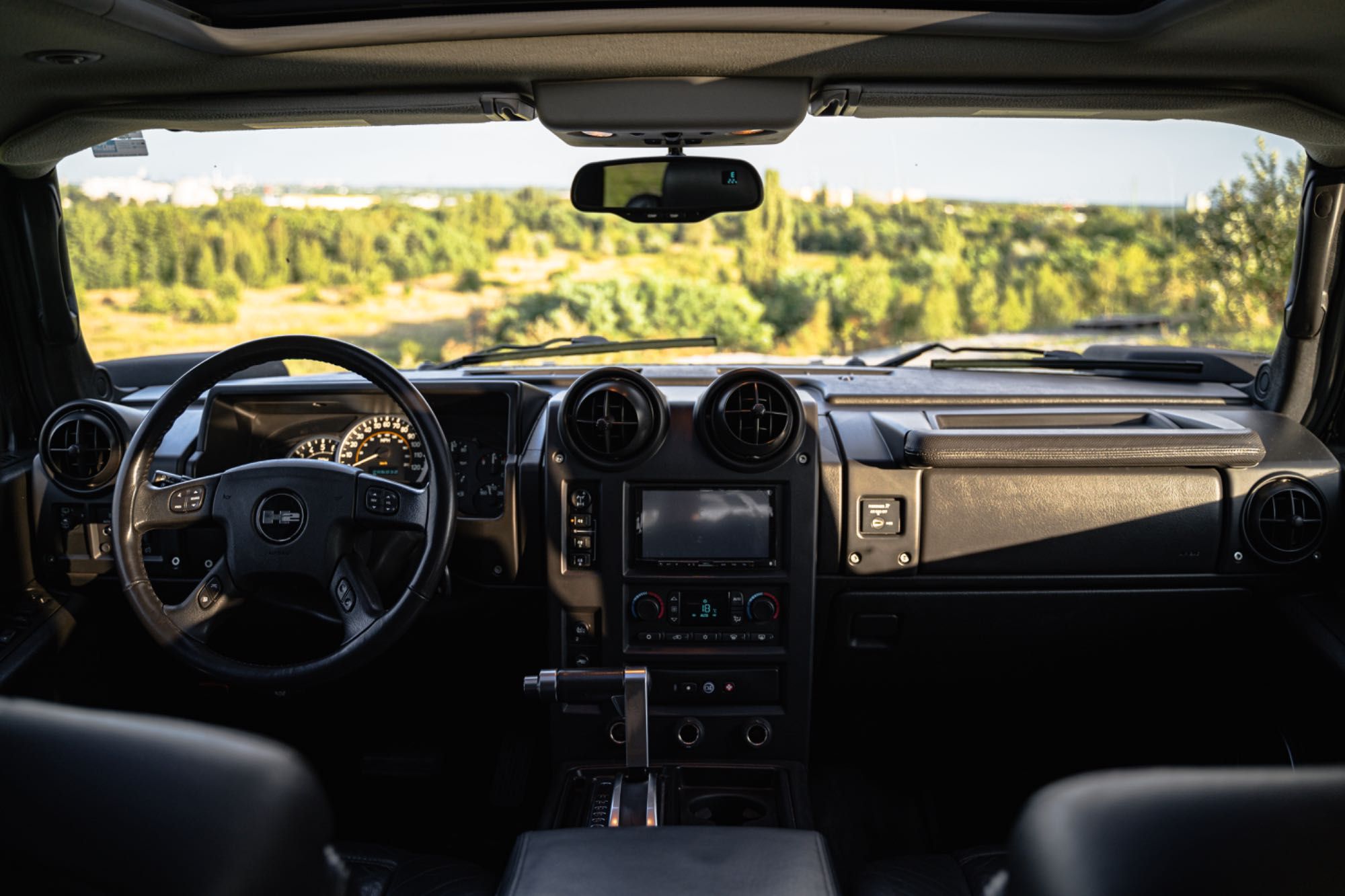 Wynajem HUMMER H2 SUV 4x4 6.0 V8 bez kaucji wypożyczalnia samochodów