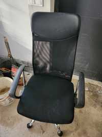 Krzeslo obrotowe czarne