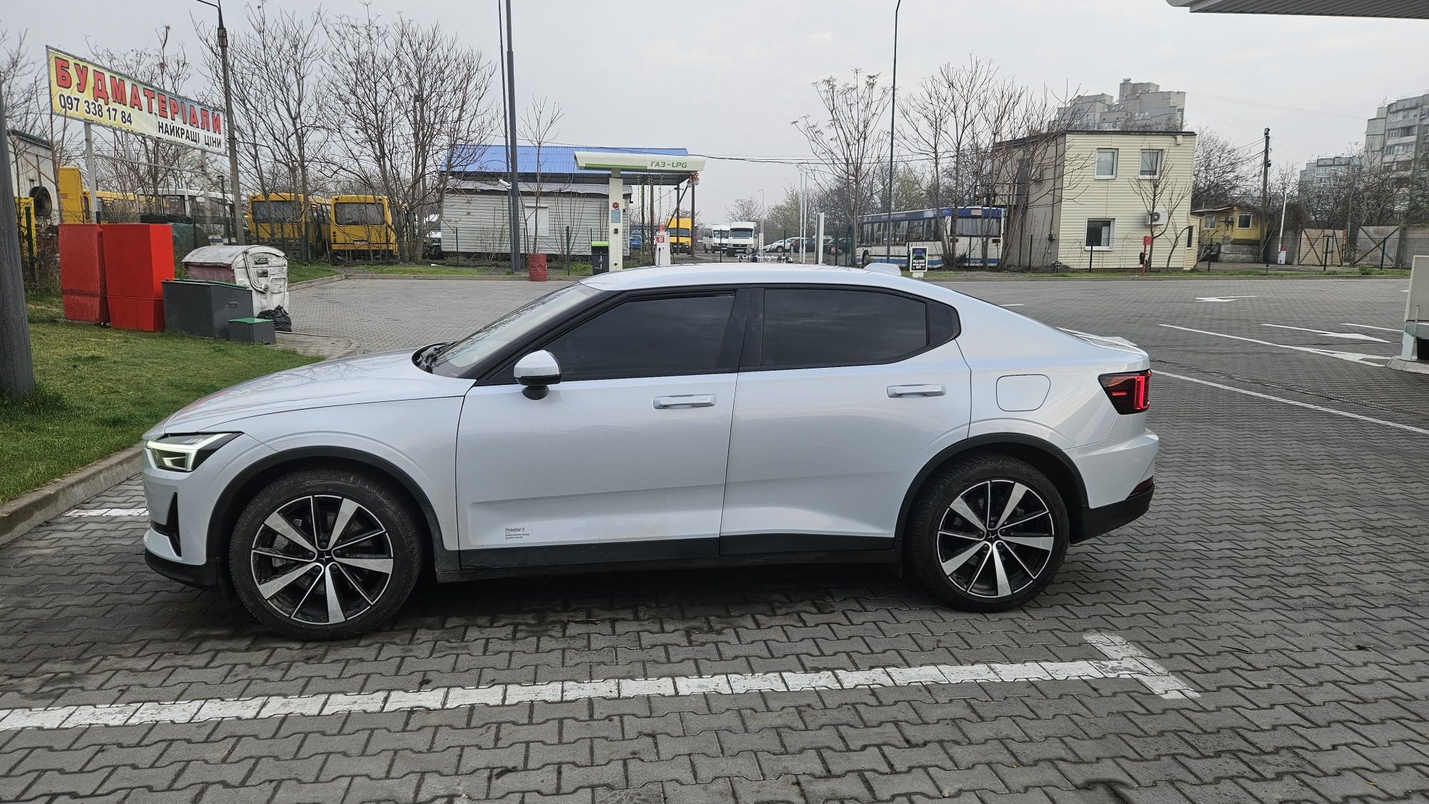 ПРОДАМ  полностью целый Polestar 2