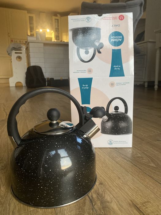 Nowy czajnik nierdzewny 2,5 L