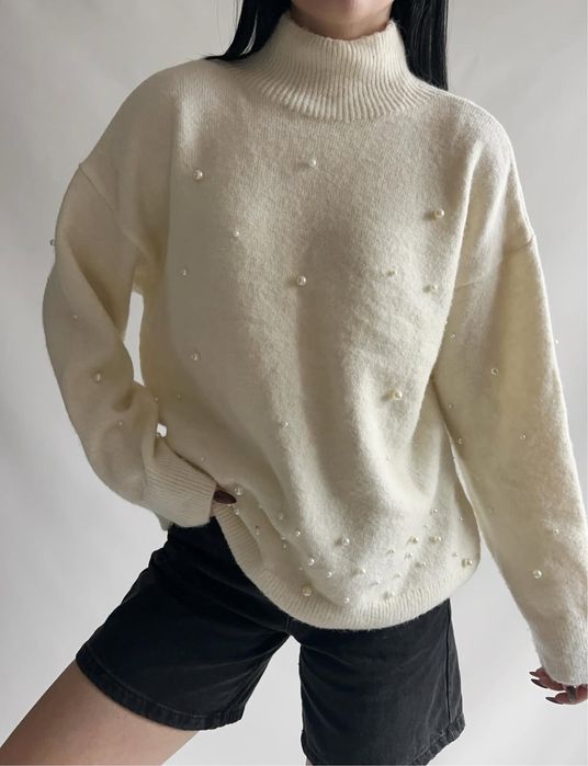 Молочний светр , розмір M-L, ціна такого светрика на сайтах 1100грн+