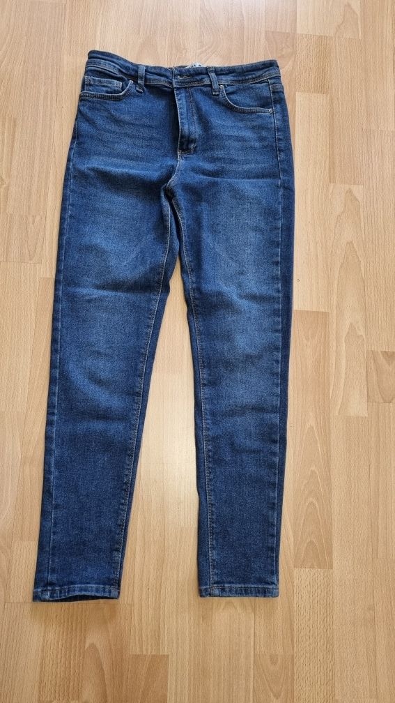 Продам джинси, 2 варіанти різних