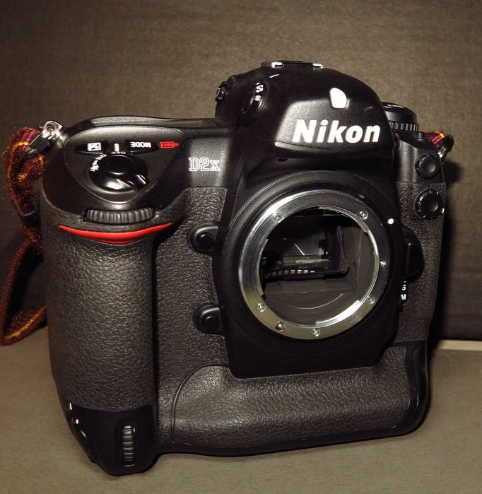 Super! Nikon D2X body 12 Mpix