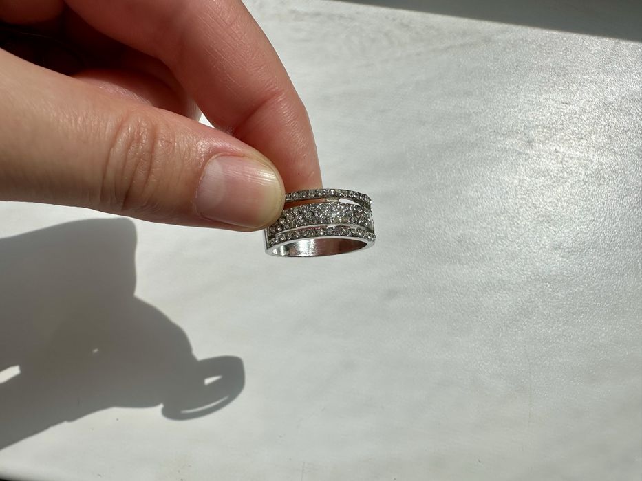 Продам кольцо кульчики каблучку срібло і біжутерію