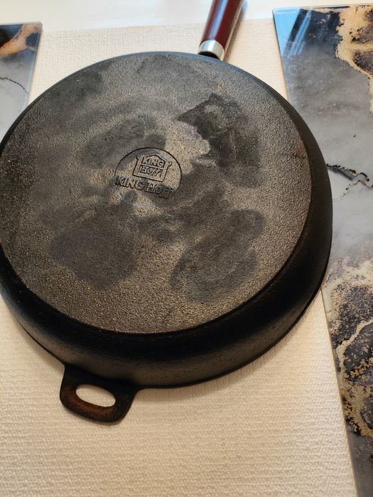 Patelnia żeliwna ciężka głęboka