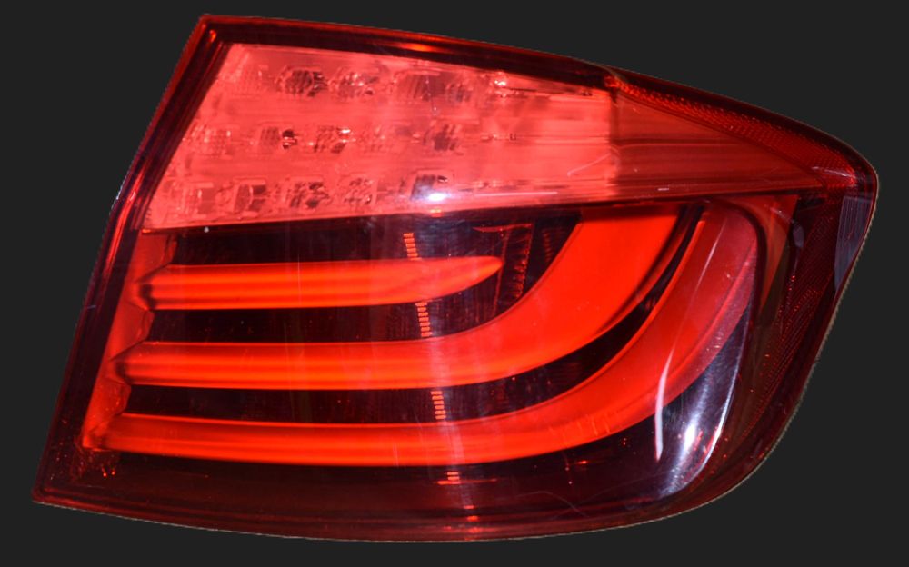 Farolim direito bmw F10 com defeito